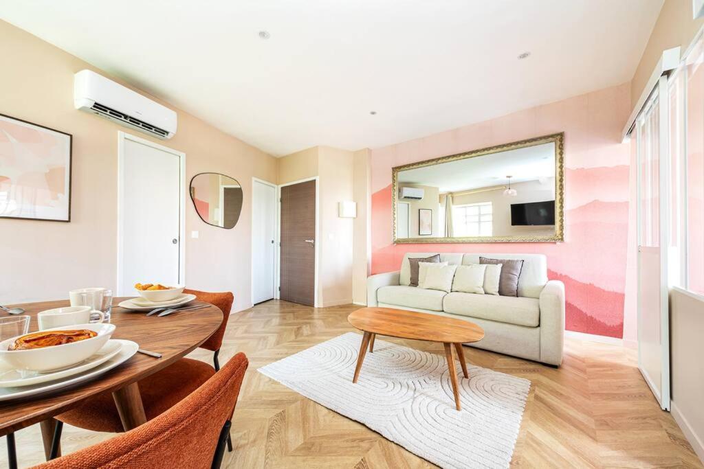 Superbe Rose Pour 6 Avec Sauna * Paris
